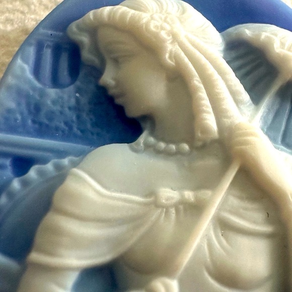 Authentic Agate Cameo Pendant with 18K Stamped Real Gold, Made in Japan - Picture 4 of 13